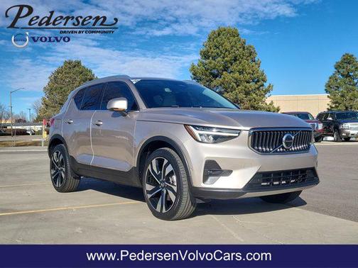 2023 Volvo XC40 B5 Plus Bright Theme