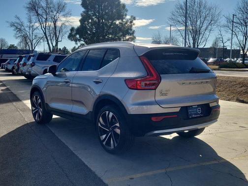 2023 Volvo XC40 B5 Plus Bright Theme