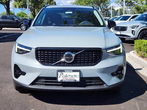 Vapour Grey Metallic 2026 Volvo XC40 Plus, B5 AWD Gas (mild hybrid), Dark