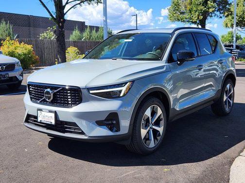Vapour Grey Metallic 2026 Volvo XC40 Plus, B5 AWD Gas (mild hybrid), Dark