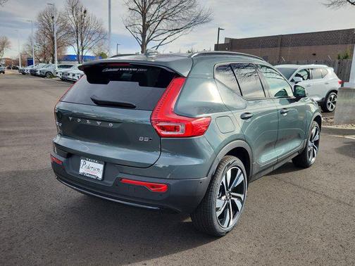 2026 Volvo XC40 B5 Ultra