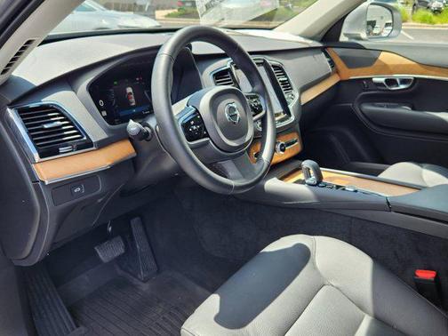 2025 Volvo XC90 B6 Plus 6-Seater