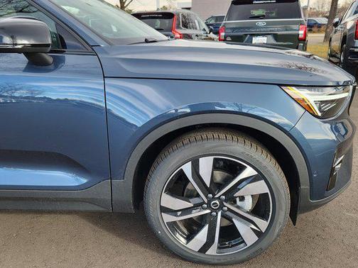 2026 Volvo XC40 B5 Ultra