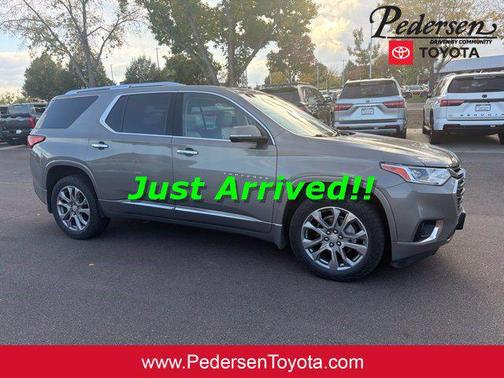 Pepperdust Metallic 2019 Chevrolet Traverse Premier