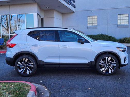 2026 Volvo XC40 B5 Ultra
