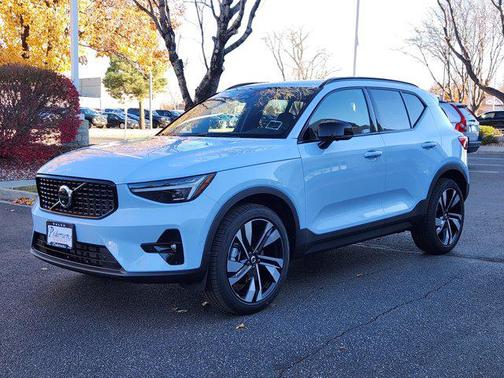 2026 Volvo XC40 B5 Ultra