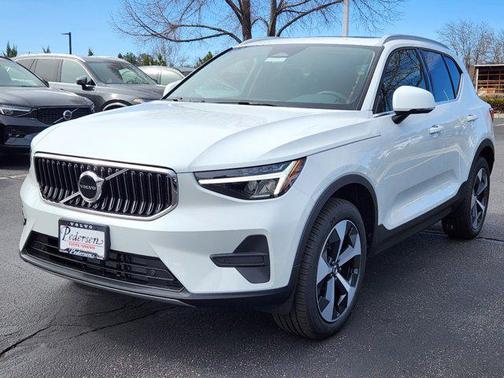 2025 Volvo XC40 B5 Core Bright Theme