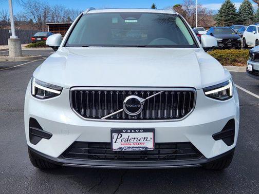 2025 Volvo XC40 B5 Core Bright Theme