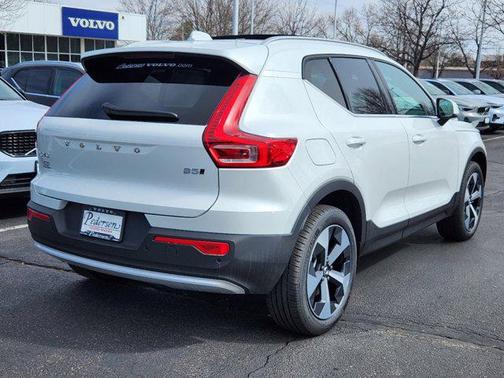 2025 Volvo XC40 B5 Core Bright Theme