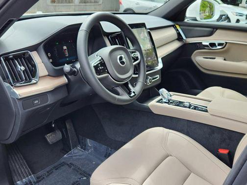 2025 Volvo XC90 B6 Plus 7-Seater