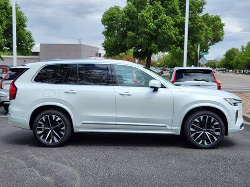 2025 Volvo XC90 B6 Plus 7-Seater