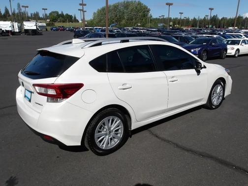 White 2018 Subaru Impreza 2.0i Premium