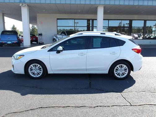 White 2018 Subaru Impreza 2.0i Premium