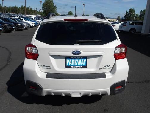 White 2015 Subaru XV Crosstrek 2.0i Limited