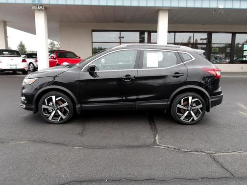 2022 Nissan Rogue Sport SL