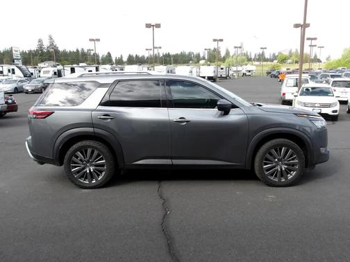 2022 Nissan Pathfinder SL 4WD