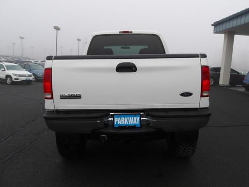 2005 Ford F-250 XLT Crew Cab