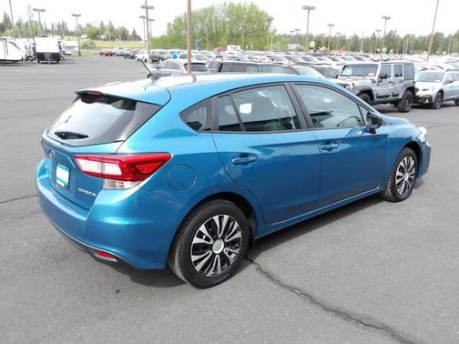 Blue 2019 Subaru Impreza 2.0i
