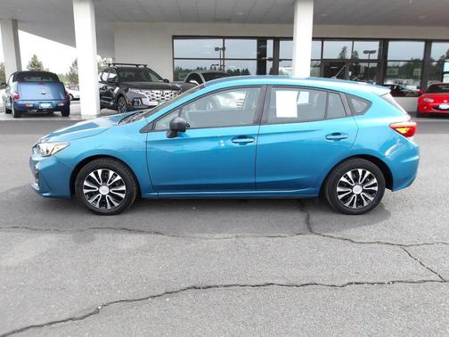 Blue 2019 Subaru Impreza 2.0i