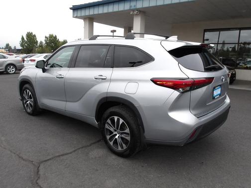 2022 Toyota Highlander Hybrid XLE