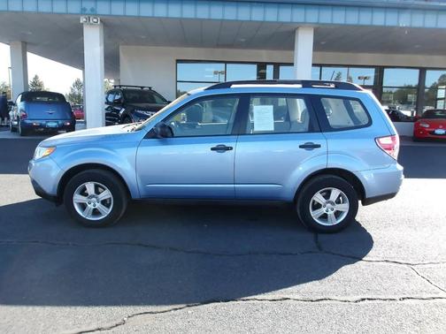 Blue 2011 Subaru Forester 2.5 X