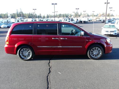 2013 Chrysler Town & Country Touring-L