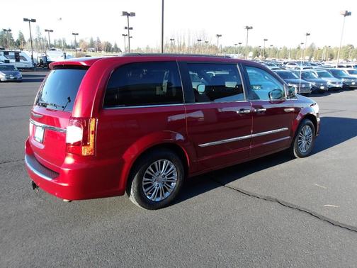 2013 Chrysler Town & Country Touring-L