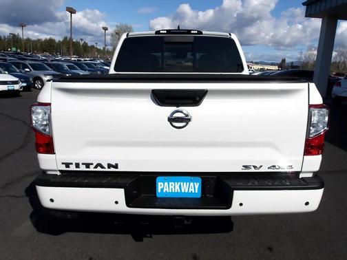 2022 Nissan Titan SV