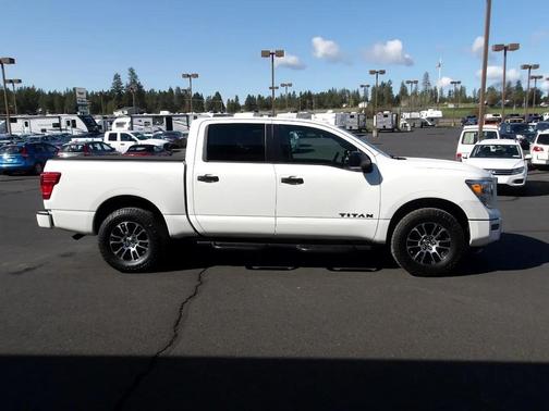 2022 Nissan Titan SV