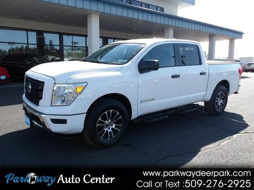 2022 Nissan Titan SV