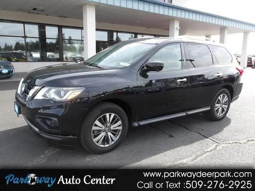 Black 2018 Nissan Pathfinder SL