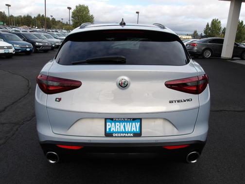 2021 Alfa Romeo Stelvio Base