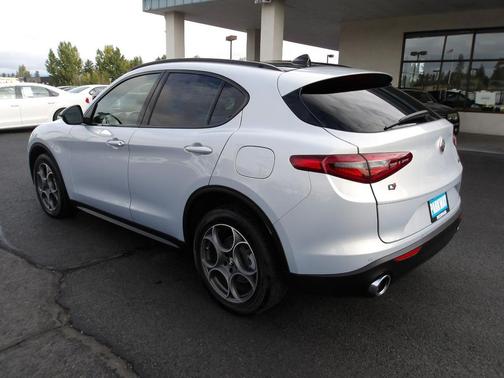 2021 Alfa Romeo Stelvio Base