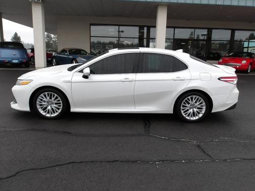 2018 Toyota Camry Hybrid XLE