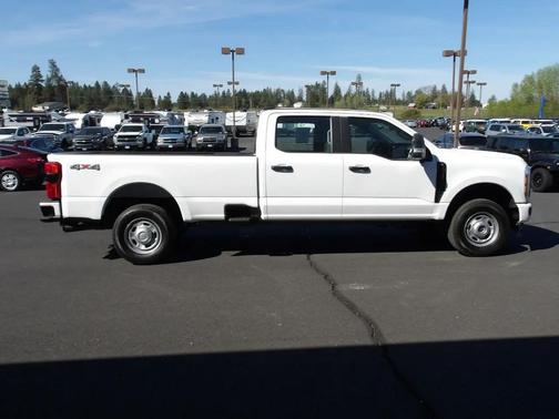 White 2023 Ford F-250 XLT