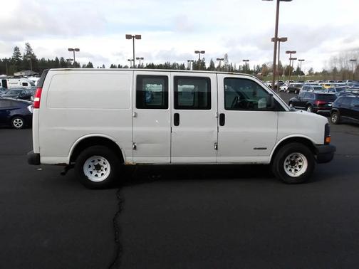 White 2003 Chevrolet Express 2500 Base