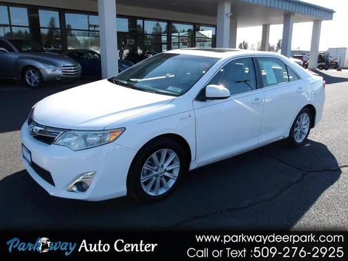 White 2013 Toyota Camry Hybrid XLE