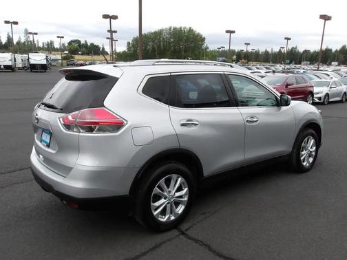 Silver 2014 Nissan Rogue SV