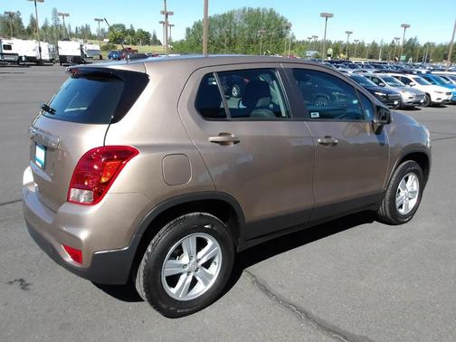 Tan 2018 Chevrolet Trax LS