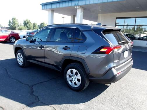 2020 Toyota RAV4 LE
