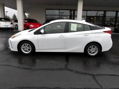 2021 Toyota Prius LE