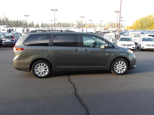 2013 Toyota Sienna XLE