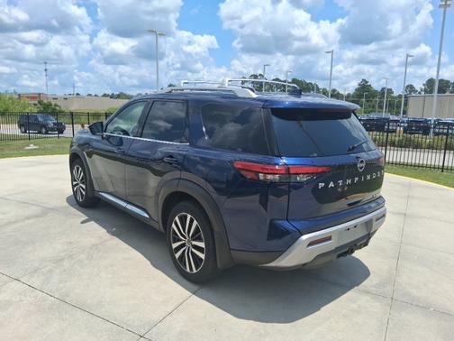 2024 Nissan Pathfinder Platinum