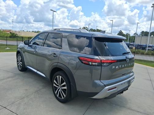 2024 Nissan Pathfinder Platinum