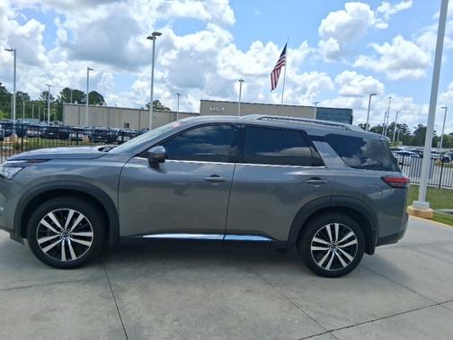 2024 Nissan Pathfinder Platinum