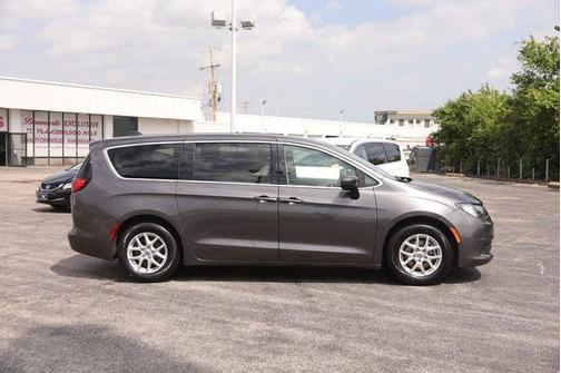 Crystal Metallic 2023 Chrysler Voyager LX