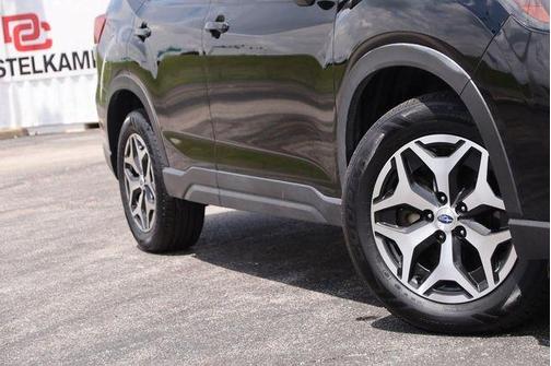 Crystal Black Silica 2021 Subaru Forester Premium