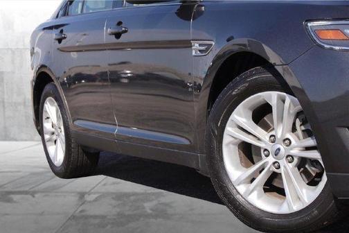 Magnetic 2018 Ford Taurus SE