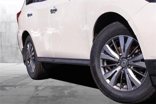 2020 Nissan Pathfinder SL