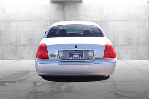 2010 Lincoln Town Car Signature Limited